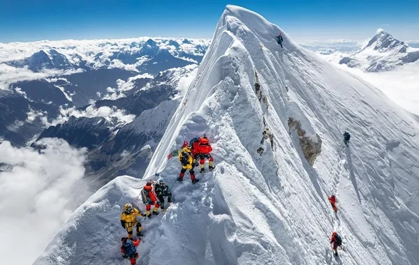 Everestdə inanılmaz fırıldaq: Turistləri qəsdən xəstələndirib milyonlar qazandılar