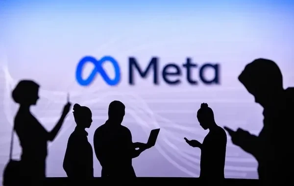 "Meta" yeddi min işçisini süni intellekt bölməsinə keçirir