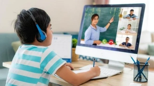 Şagird məktəbdə, müəllim "ekranda"? - Təhsildə yeni qaydalar tətbiq oluna bilər - FOTO
