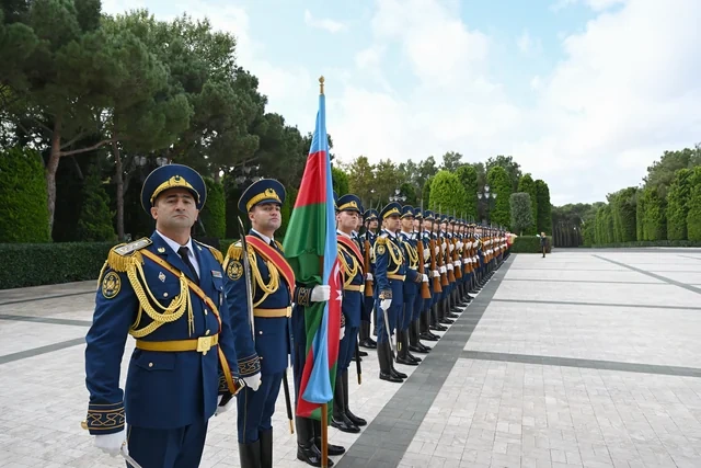 Laos prezidentinin Bakıda rəsmi qarşılanma mərasimi olub - Foto