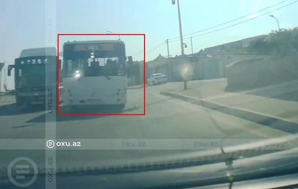 Əks zolağa çıxan sərnişin avtobusu qəza vəziyyəti yaratdı - ANBAAN VİDEO