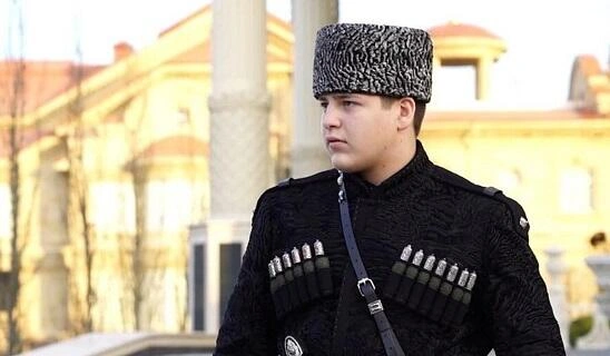 Adam hədələdi: Ağlayacaqsan, çəkmə öpəcəksən!
