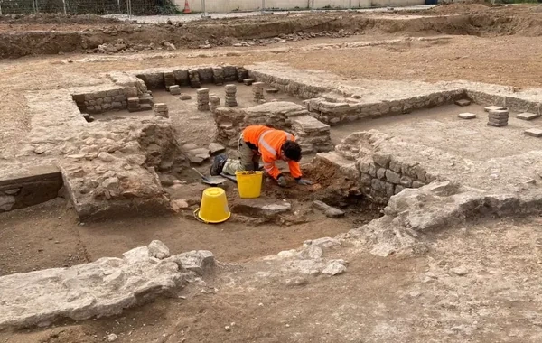 Fransada 2000 illik antik yaşayış məskəni aşkarlanıb