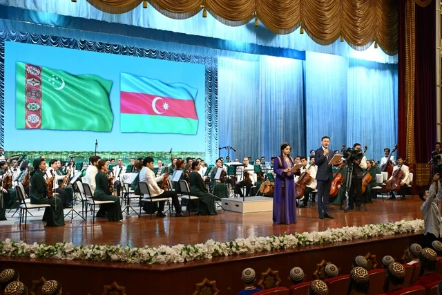 Aşqabadda Türkmənistan Dövlət Simfonik Orkestrinin konserti olub - Foto