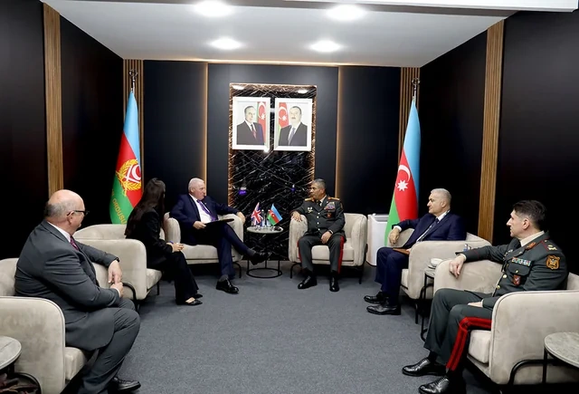 Azərbaycan, Böyük Britaniya və Slovakiya arasında müdafiə əməkdaşlığı müzakirə edildi - Foto