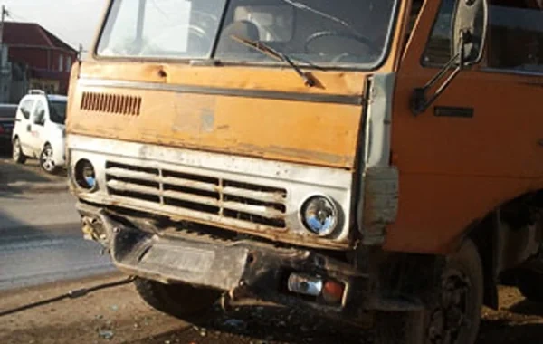 Sabunçu rayonunda "KamAZ" piyadanı vurub öldürdü