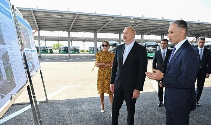 Prezident Naxçıvanda yeni avtobuslara baxdı