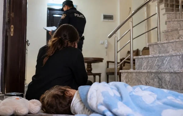 Bakıda körpəsini qonşuya əmanət edən ana evə qayıdanda meyitini tapdı - Təfərrüat