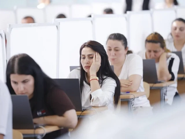 Sertifikasiya imtahanı verən müəllimlərin NƏZƏRİNƏ