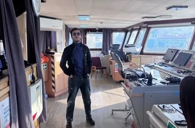Şəhidimizin adını daşıyan gəmidə dron hücumu nəticəsində yaralanan azərbaycanlının atası danışdı - Video/Foto