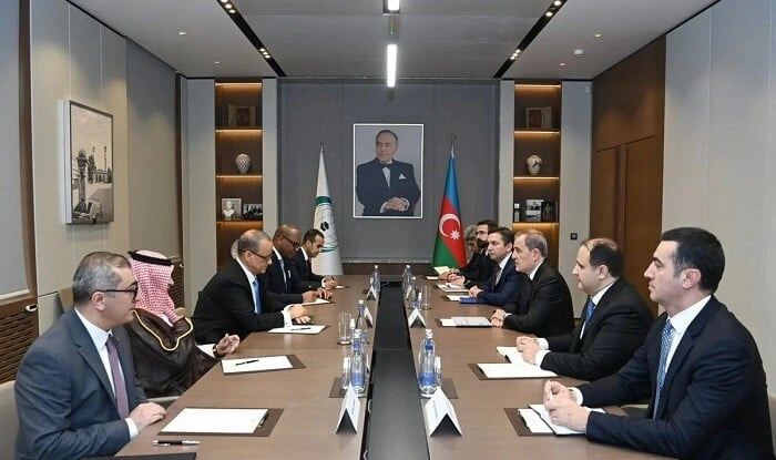 Bayramov Şeyx Əhmədlə Bakı sammitini müzakirə etdi