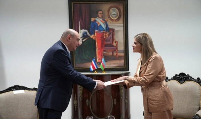 Səfirimiz etimadnaməsini Fernandesə təqdim etdi
