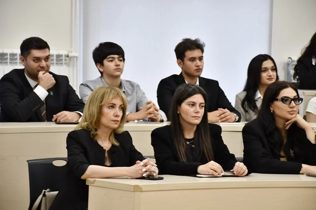 Əlaqələndirmə Qərargahının İşçi Qrupunun üzvləri Qarabağ Universitetində tələbələrlə görüş keçirib - Foto