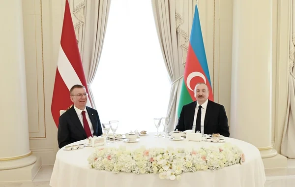 Latviya prezidentinin şərəfinə rəsmi lanç verilib
