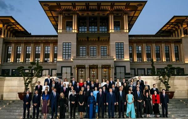NATO-da diqqətçəkən detal: Sammitə bir ölkədən iki dövlət rəsmisi qatıldı - FOTO