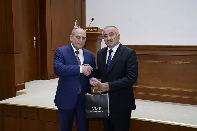 YAP-da NÖVBƏTİ İCLAS: Bir neçə rayon təşkilatının sədri dəyişdi - FOTO