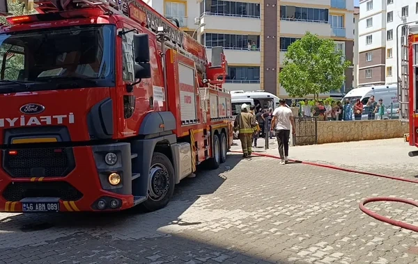 Türkiyədə çoxmənzilli binada yanğın: Ölənlər var