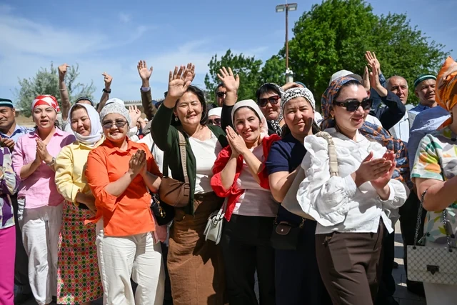 İlham Əliyev və TDT-nin qeyri-rəsmi Zirvə görüşünün digər iştirakçıları Türküstanda bir sıra mədəni məkanlarla tanış olublar - FOTO