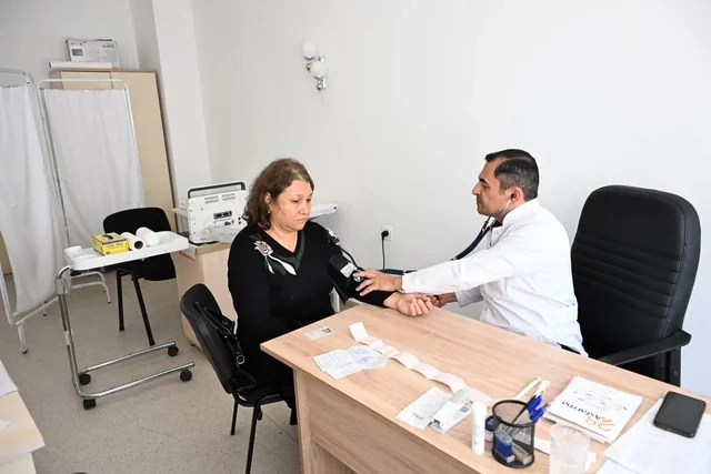 Daşkəsəndə "Həmkardan həmkara qayğı ilə" sosial layihəsi çərçivəsində ödənişsiz tibbi müayinələr keçirilib