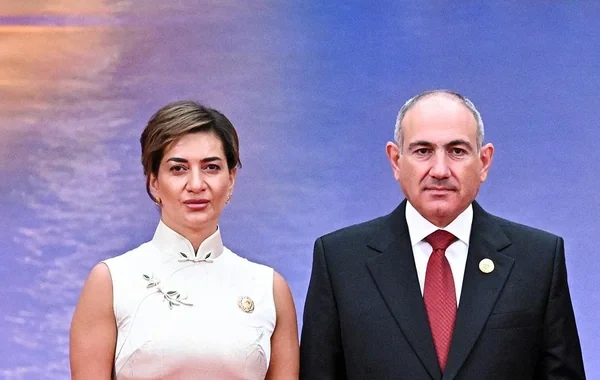 Paşinyan Anna Akopyanla barışır