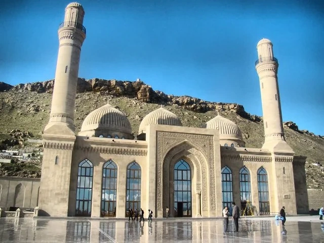 Vahid məktəbli forması ətrafında yaradılan məqsədli təxribat: Prosesin pərdəarxası - Foto/Video