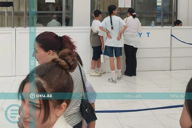 Vətəndaşların Abşeron xəstəxanasında SINAĞI: Saatlarla növbədə gözləyirlər - FOTO - VİDEO