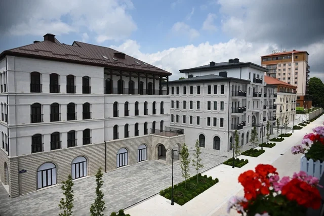 Prezident Şuşanın Qarabağ küçəsində həyata keçirilmiş işlərlə tanış olub - FOTO