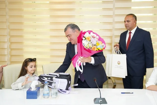 Xətai rayonunda ali məktəblərə qəbul olmuş və birinci sinfə başlayacaq şəhid övladları ilə görüş keçirilib