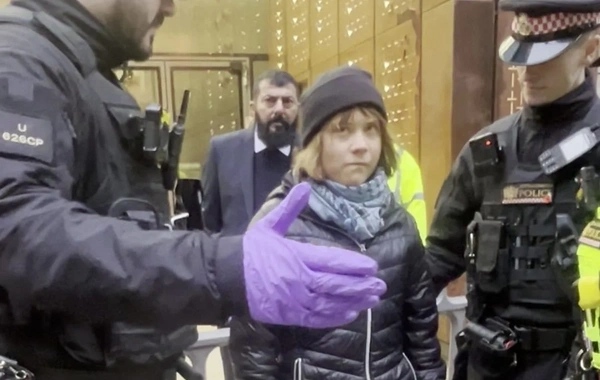 Qreta Tunberq Londonda saxlanıldı