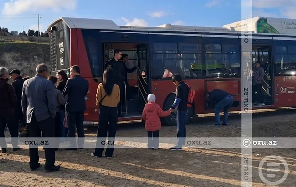 508 nömrəli avtobusda nasazlıq: Sərnişinlər yolda düşürüldülər - VİDEO