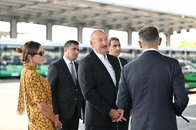 Prezident Naxçıvanda elektrik mühərrikli yeni avtobuslara baxıb, dəmir yolu infrastrukturunda aparılan yenidənqurma işləri ilə tanış olub - VİDEO