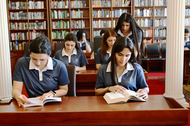 AHİK könüllüləri Prezident Kitabxanasını ziyarət ediblər - FOTO