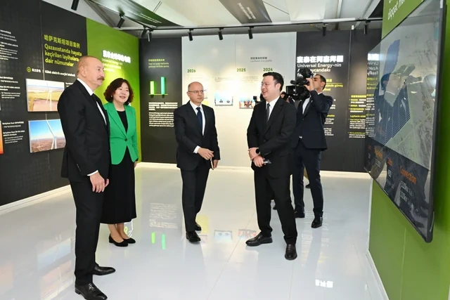 İlham Əliyev "Qobustan" Günəş Elektrik Stansiyasının açılışında iştirak edib - FOTO