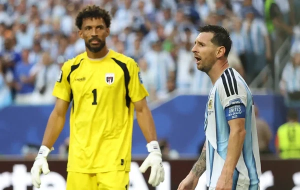 DÇ-2026-nın ulduz qapıçısı Vozinya Messi ilə komanda yoldaşı olur