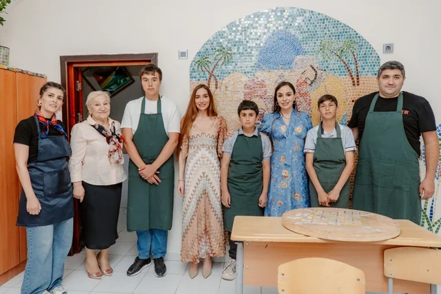 Leyla Əliyeva və Arzu Əliyeva inteqrasiya təlimli internat tipli ümumtəhsil məktəbində olublar - FOTO