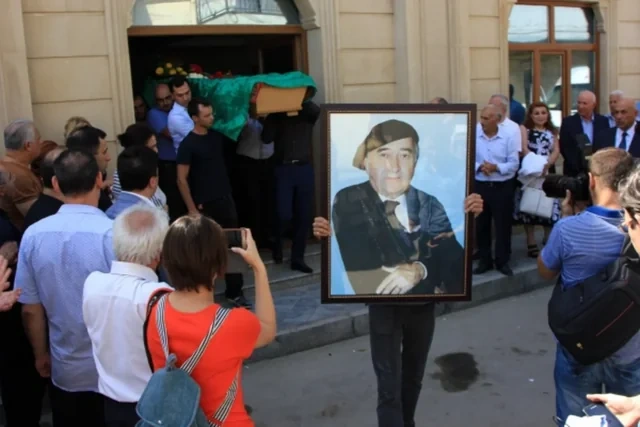 Bir ölkənin uşaqlığını dəyişən bəstəkar: Oqtay Zülfüqarovun doğum günüdür - FOTO - VİDEO