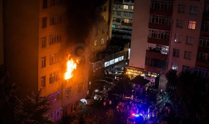 Öz evini yandırmazdan öncə hər şeyi dağıdan kişi... - Video