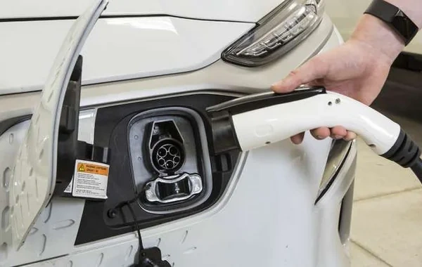 Pula qənaət üçün faciə riski yaradan elektromobil sahibləri - VİDEO