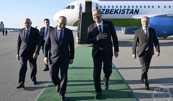 Daha bir ölkənin baş naziri Azərbaycana gəldi