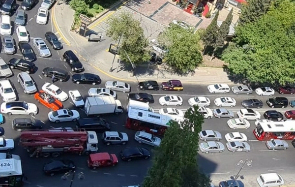 Paytaxtın mərkəzi prospektlərinin birində tıxacın aradan qaldırılması üçün TƏCİLİ TƏDBİRLƏR görüləcək?