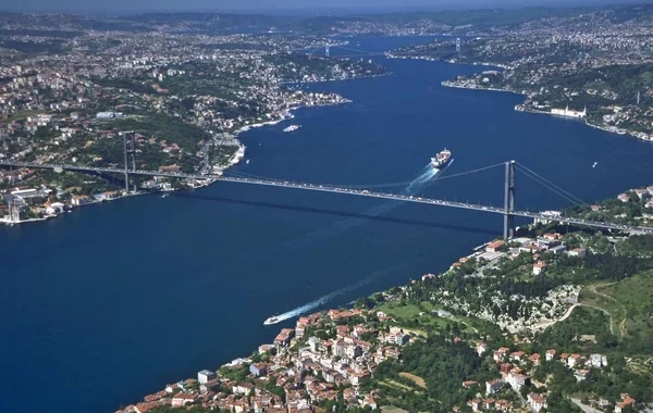 İstanbul sahillərində yük gəmisi saya oturdu: Bosfor boğazında hərəkət dayandı