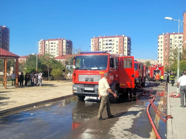 Mingəçevirdə yaşayış binasında yanğın: Sakinlər təxliyə edildilər - FOTO - VİDEO