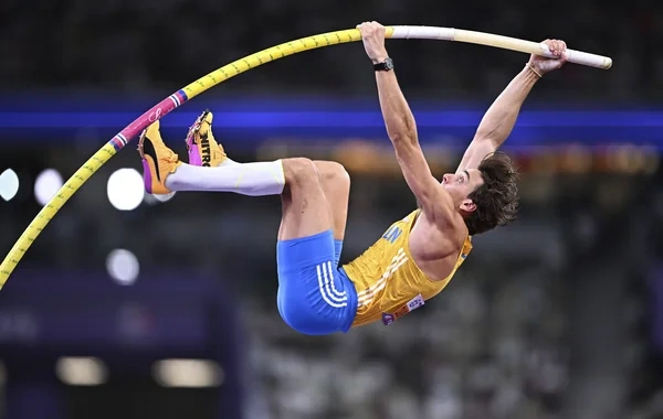 Arman Duplantis yeni dünya rekordu qırdı