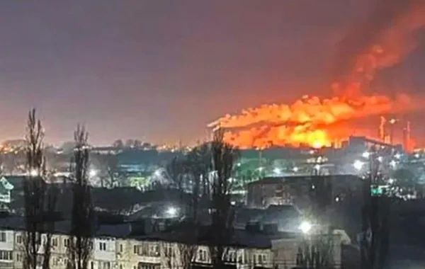 Ufada neft emalı zavoduna dron hücumu olub - VİDEO
