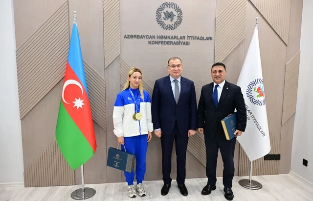 Azərbaycan Həmkarlar İttifaqları Konfederasiyasında Avropa çempionu Mədinə Sadıqova ilə görüş keçirilib
