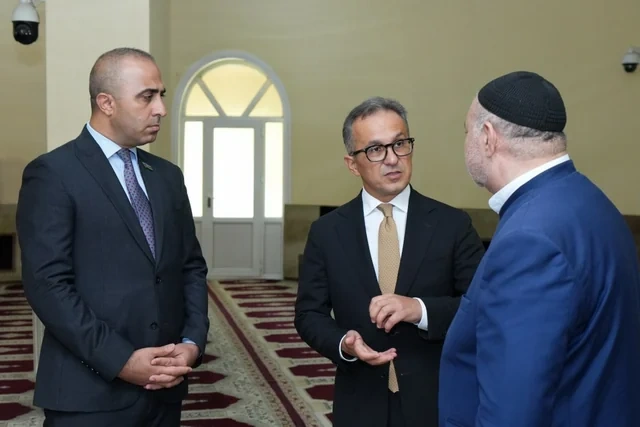 Ramin Məmmədov Biləsuvarda iki məscidi ziyarət edib - FOTO