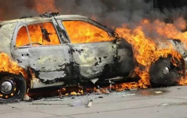 Bakıda "Hyundai" markalı minik avtomobili yanıb