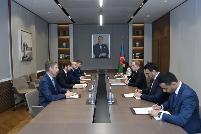 Putinin köməkçisi Azərbaycana gəlib - FOTO