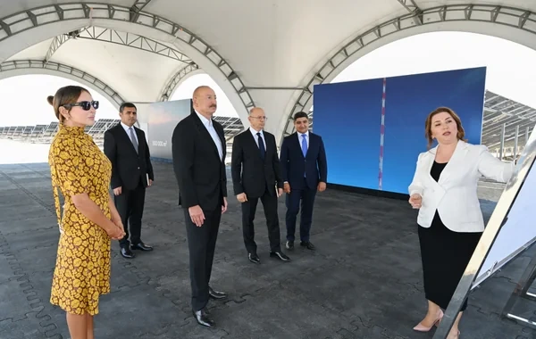 Prezident Naxçıvan şəhərində "Şəms 1" və "Qərbi Üfüq" Günəş Elektrik stansiyalarında görülən işlərlə tanış olub - FOTO