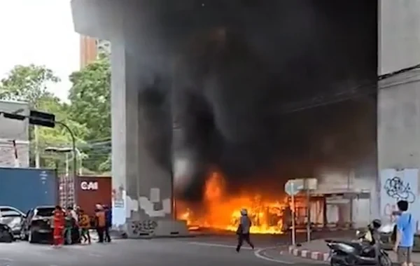 Banqkokda qatar avtobusla toqquşub: ÖLƏNLƏR VAR - FOTO - VİDEO